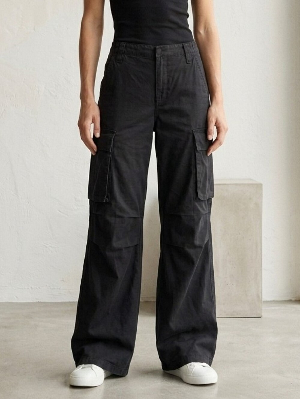 H&M Black Woman's Cargo Trousers with Utility Pockets Size 0